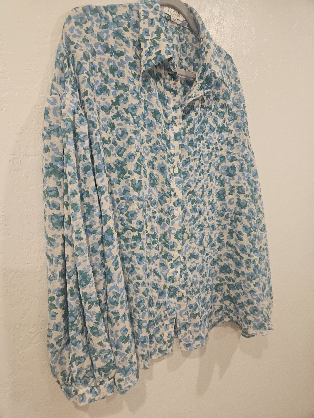 Molly Bracken Top Printed Collared Button Down Shirt Size L Balloon LS Blouse.